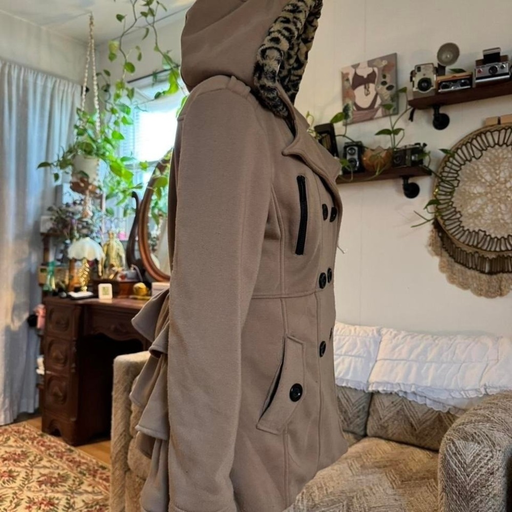 Yoki Camel Tan Ruffle Back Peacoat Leopard Faux Fur Hood Double Breasted Coat L - Picture 3 of 8